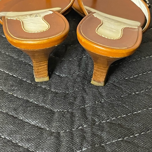 Salvatore Ferragamo- stylish Tan Leather Kitten Heels Slide Sandals Size 6B - Picture 5 of 7